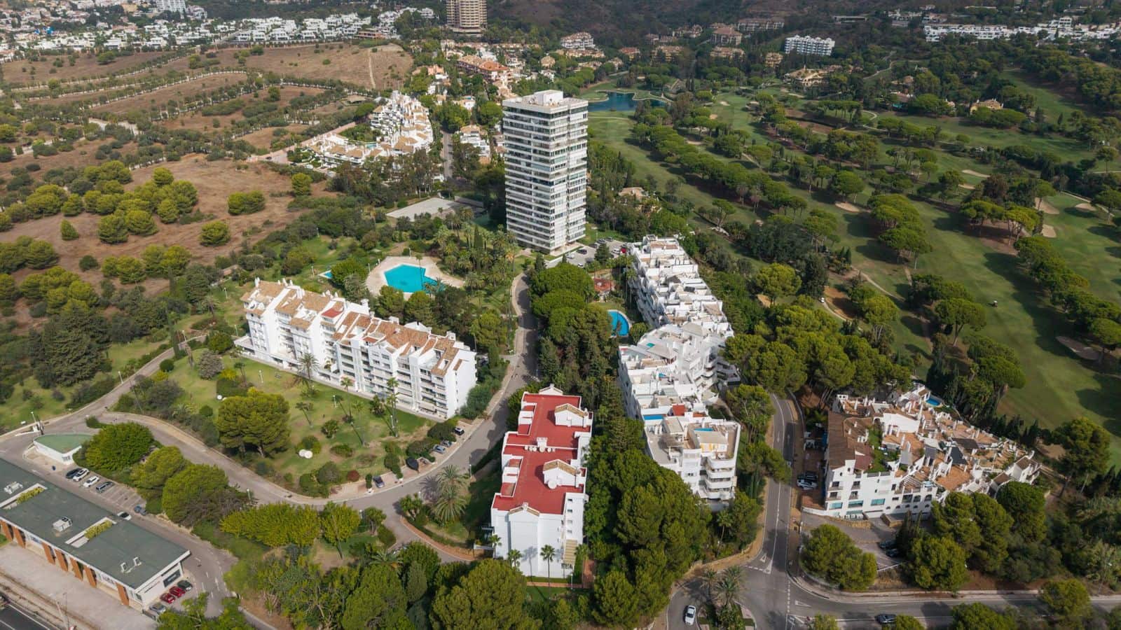 3 sypialnia Apartament na sprzedaż w Rio Real z basenem garażem - 675 000 € (Ref: 10153517)
