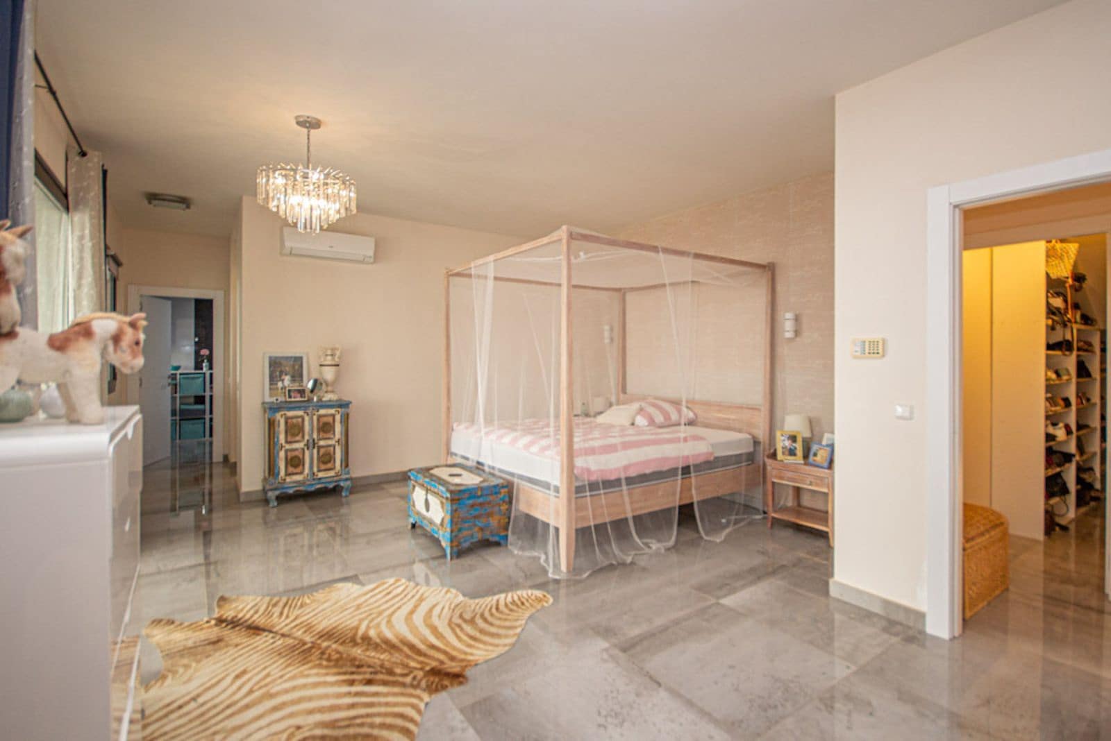 4 sypialnia Willa na sprzedaż w La Mairena z basenem - 1 695 000 € (Ref: 10153518)