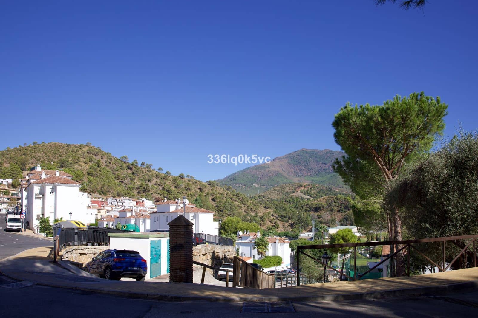 2 bedroom Apartment for sale in Benahavis with garage - € 350,000 (Ref: 10153520)