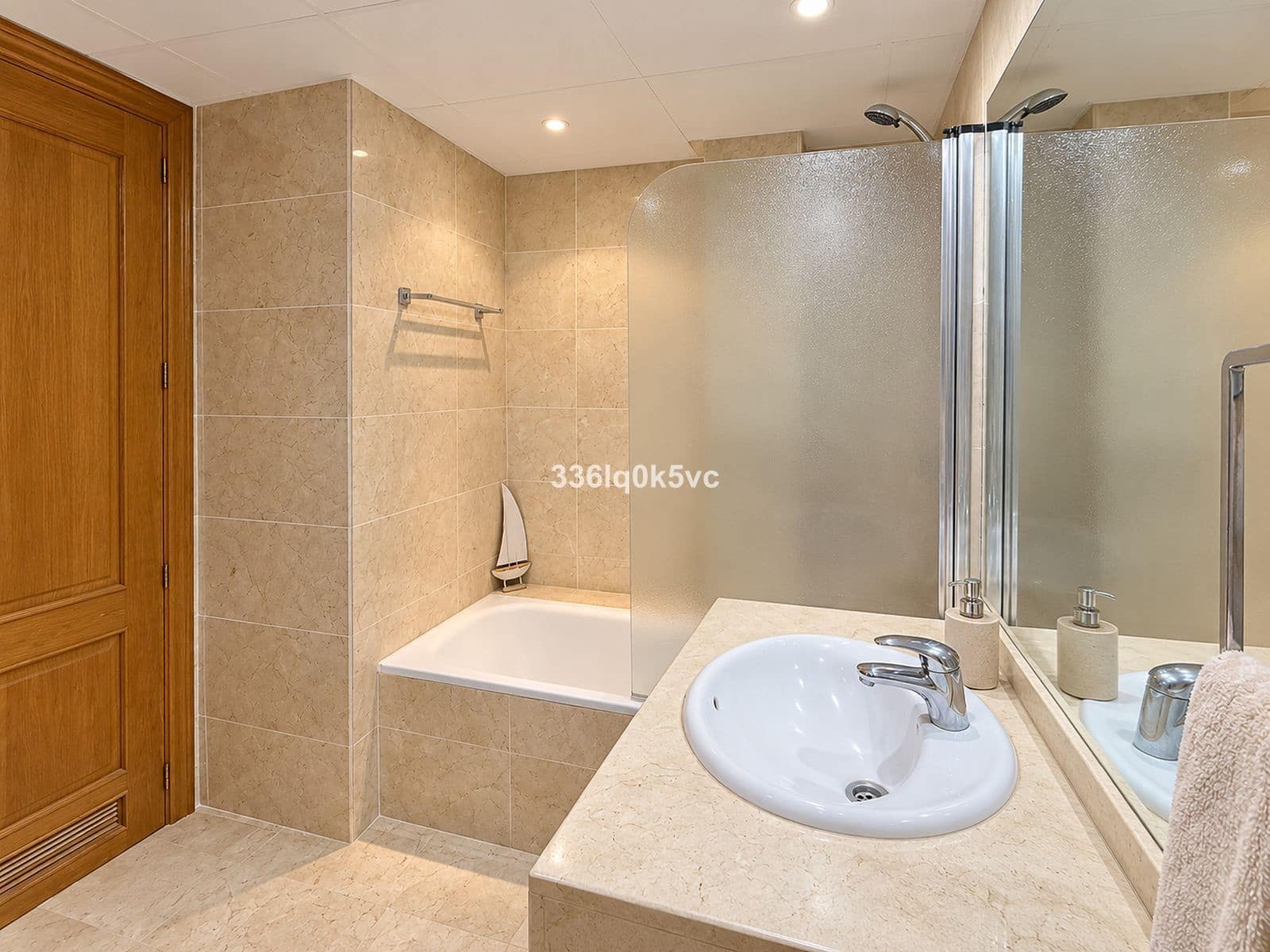 2 bedroom Apartment for sale in Benahavis with garage - € 350,000 (Ref: 10153520)