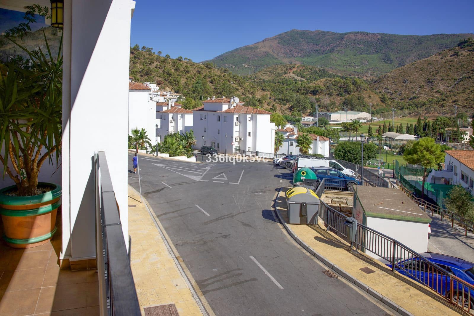 2 bedroom Apartment for sale in Benahavis with garage - € 350,000 (Ref: 10153520)