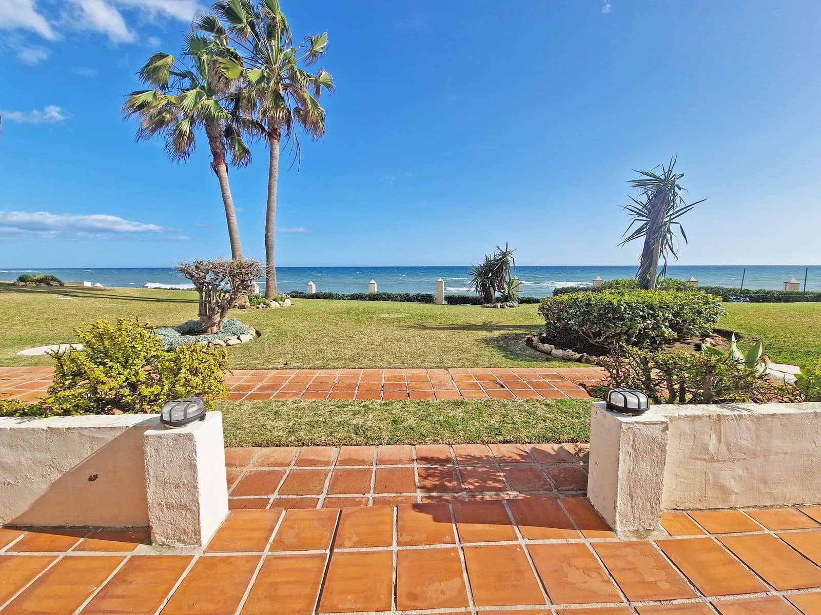 2 bedroom Apartment for sale in Calahonda with pool - € 649,000 (Ref: 10153534)