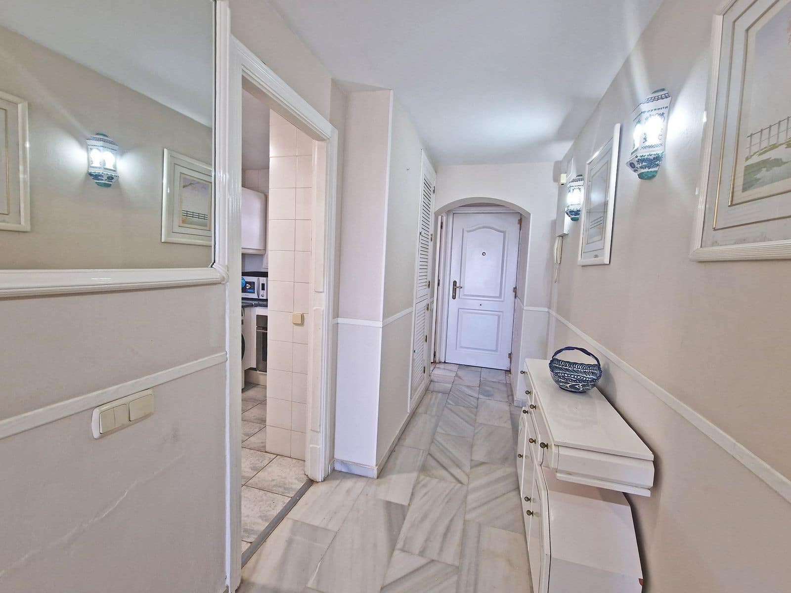 2 bedroom Apartment for sale in Calahonda with pool - € 649,000 (Ref: 10153534)