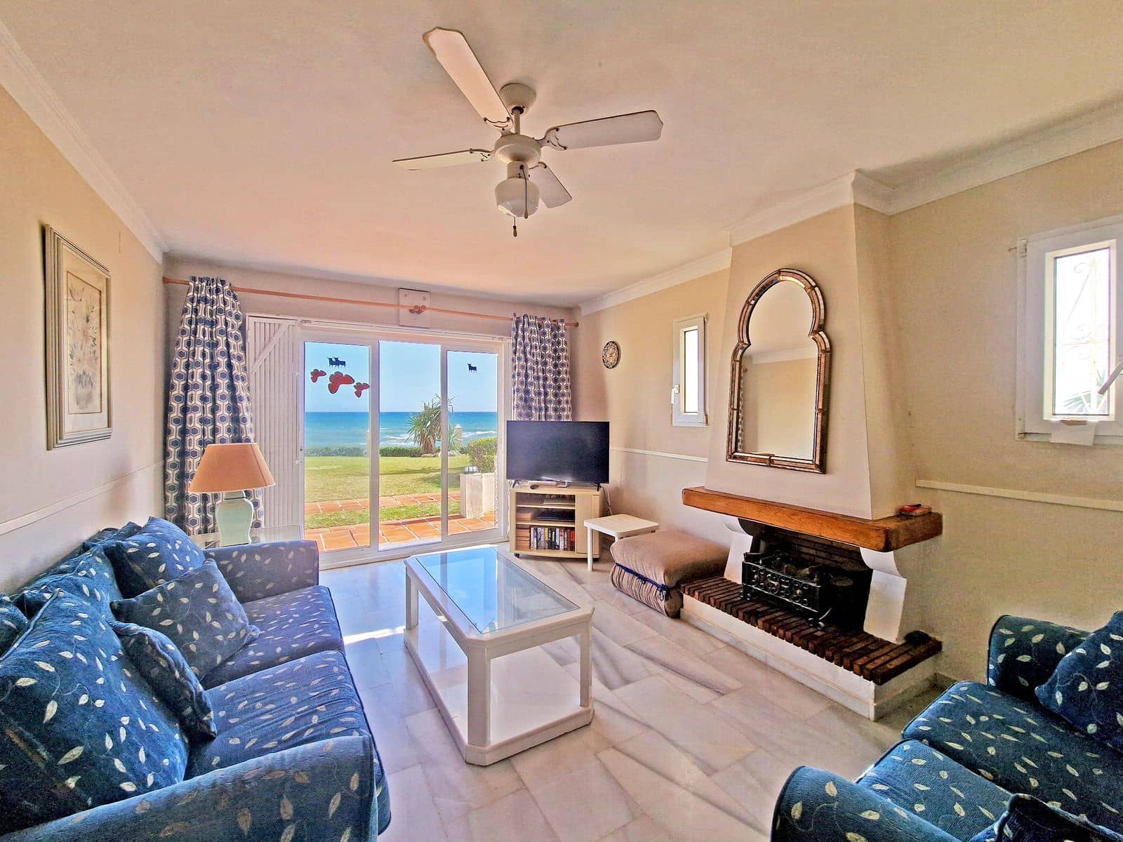 2 bedroom Apartment for sale in Calahonda with pool - € 649,000 (Ref: 10153534)