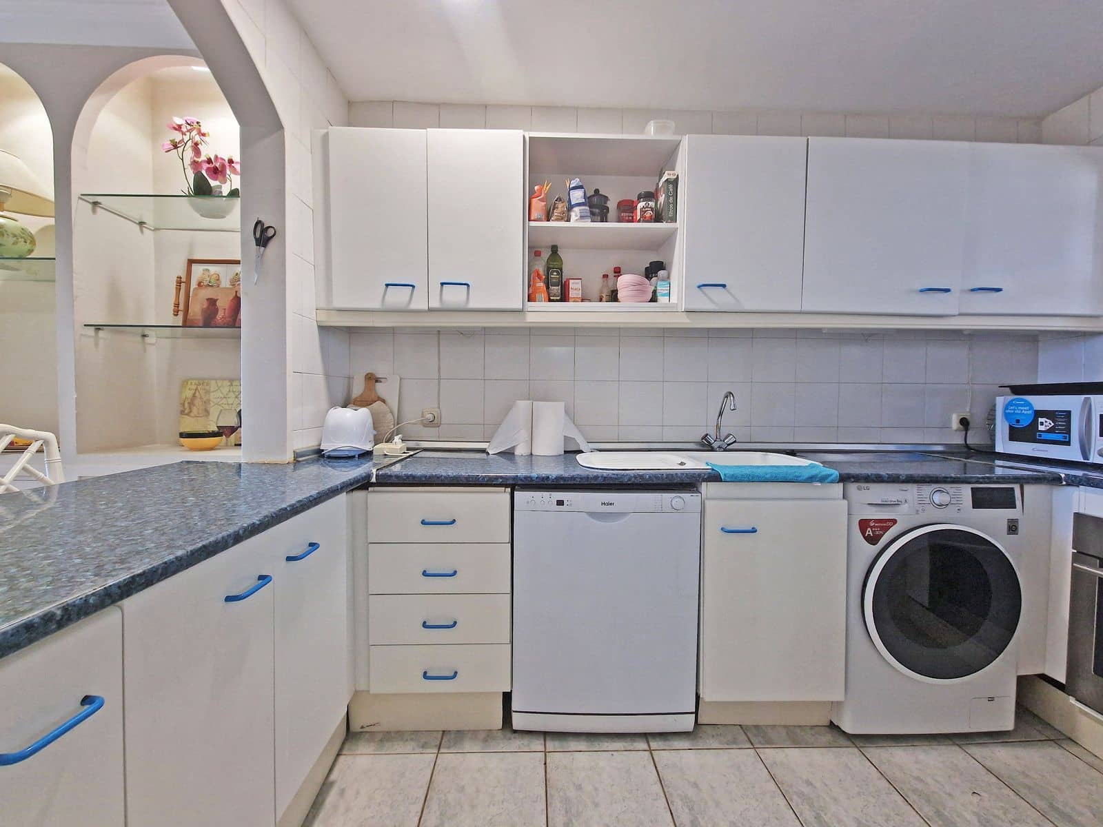 2 bedroom Apartment for sale in Calahonda with pool - € 649,000 (Ref: 10153534)