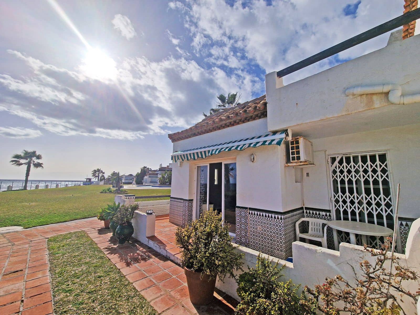 2 bedroom Apartment for sale in Calahonda with pool - € 649,000 (Ref: 10153534)