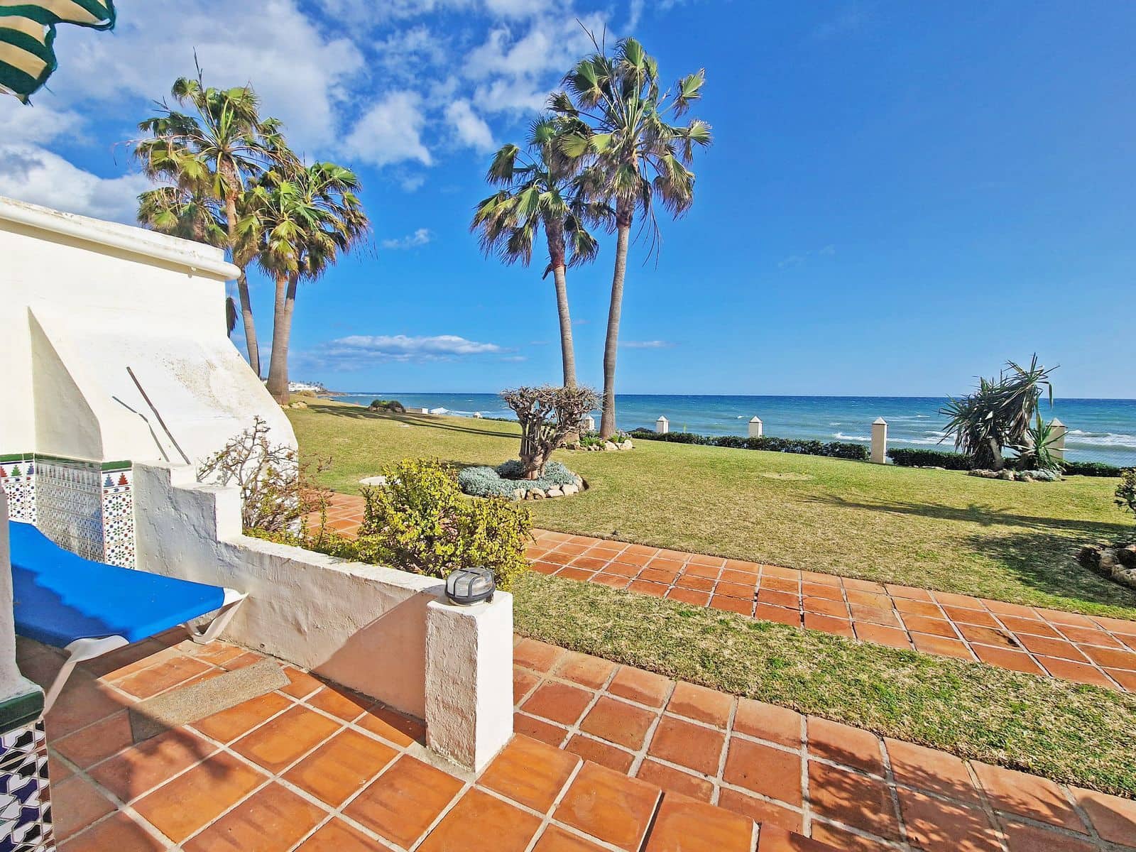 2 bedroom Apartment for sale in Calahonda with pool - € 649,000 (Ref: 10153534)