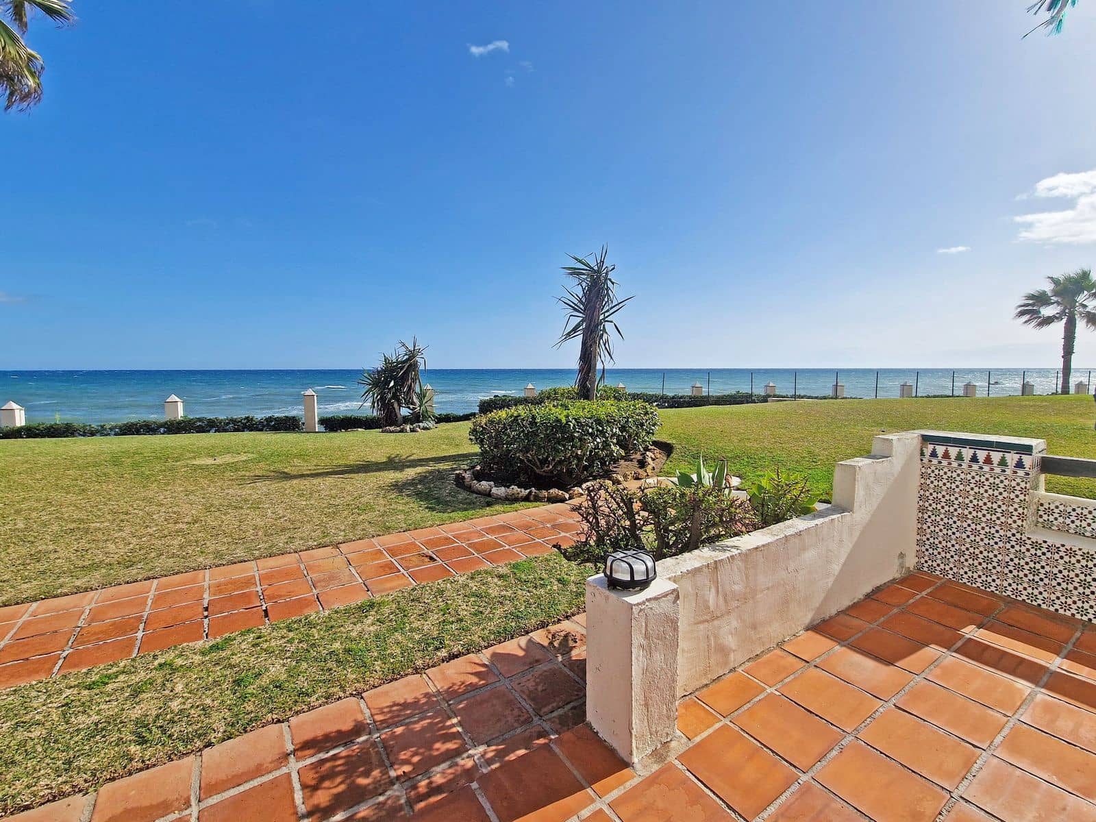 2 bedroom Apartment for sale in Calahonda with pool - € 649,000 (Ref: 10153534)