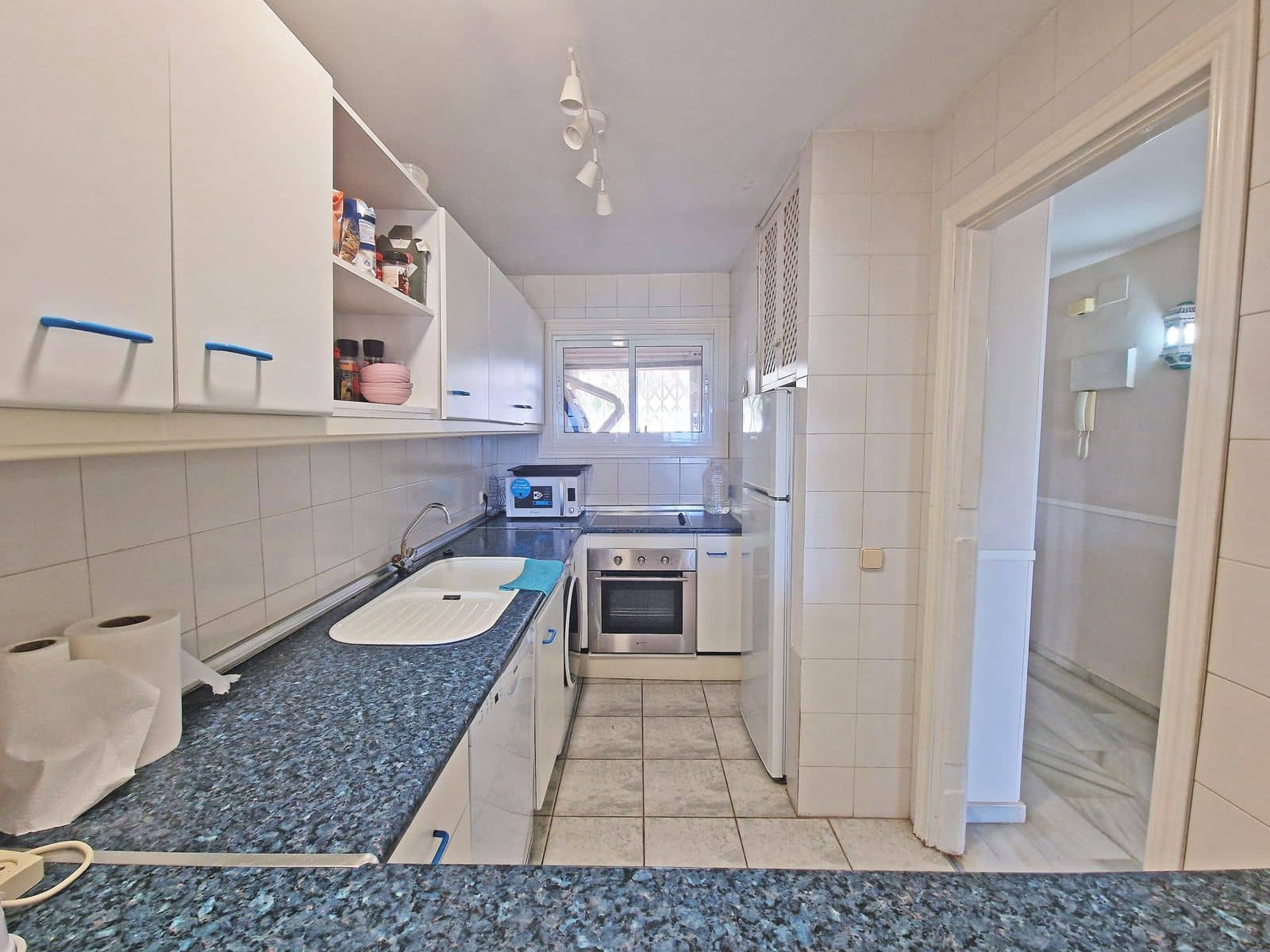 2 bedroom Apartment for sale in Calahonda with pool - € 649,000 (Ref: 10153534)