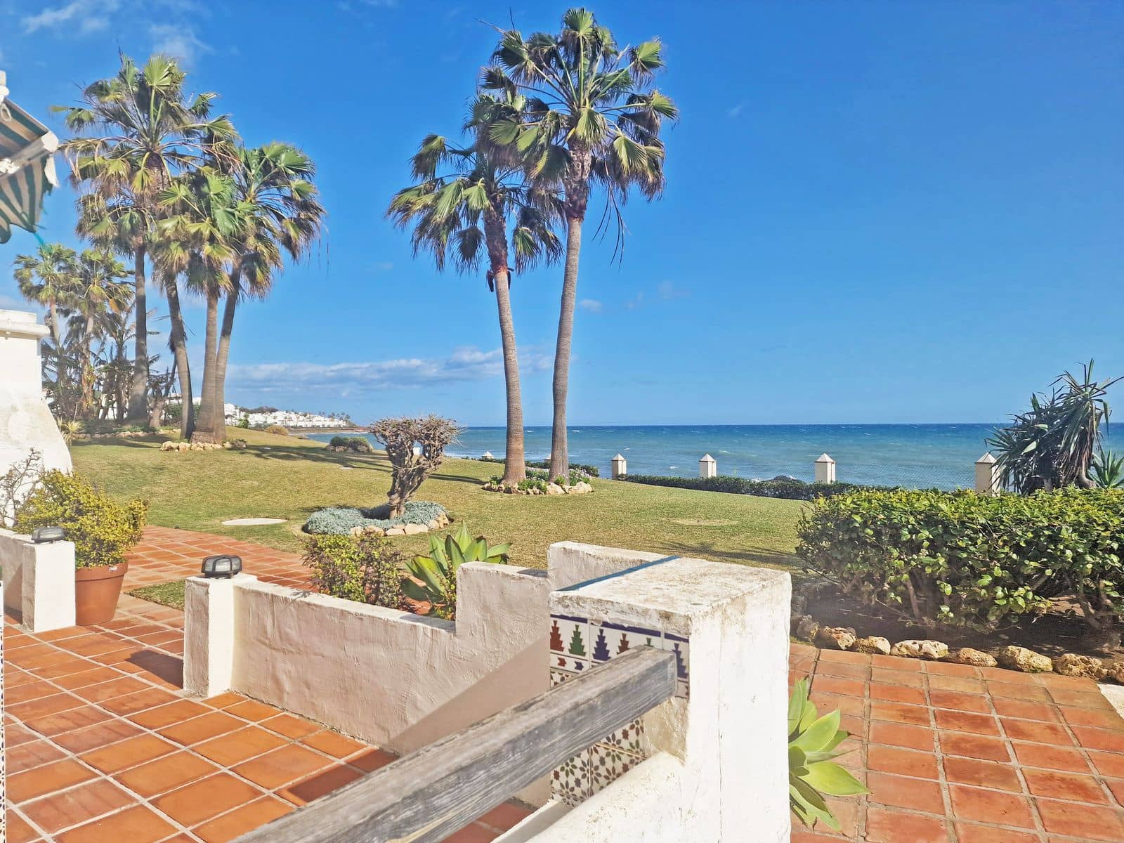 2 bedroom Apartment for sale in Calahonda with pool - € 649,000 (Ref: 10153534)