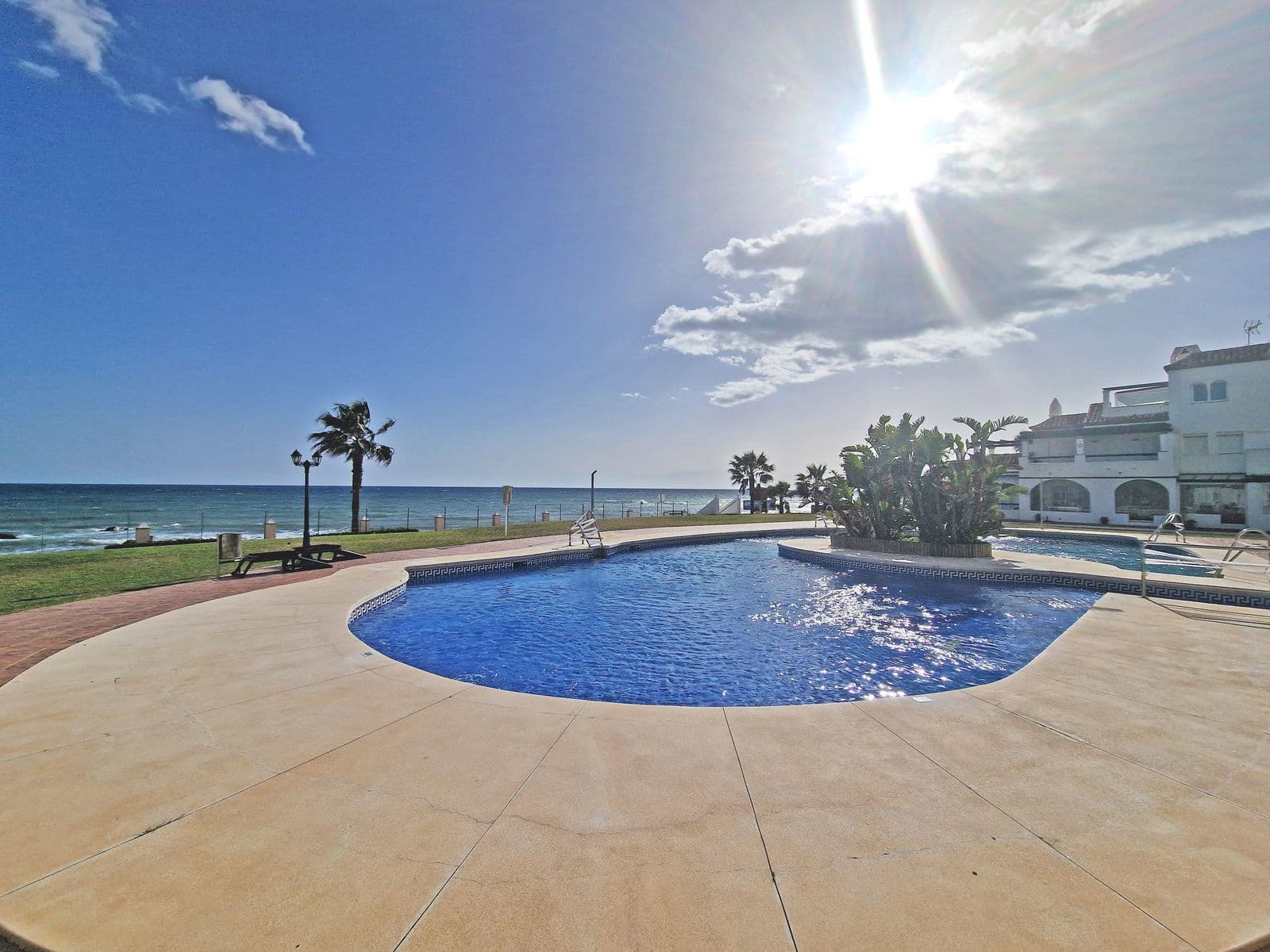 2 bedroom Apartment for sale in Calahonda with pool - € 649,000 (Ref: 10153534)