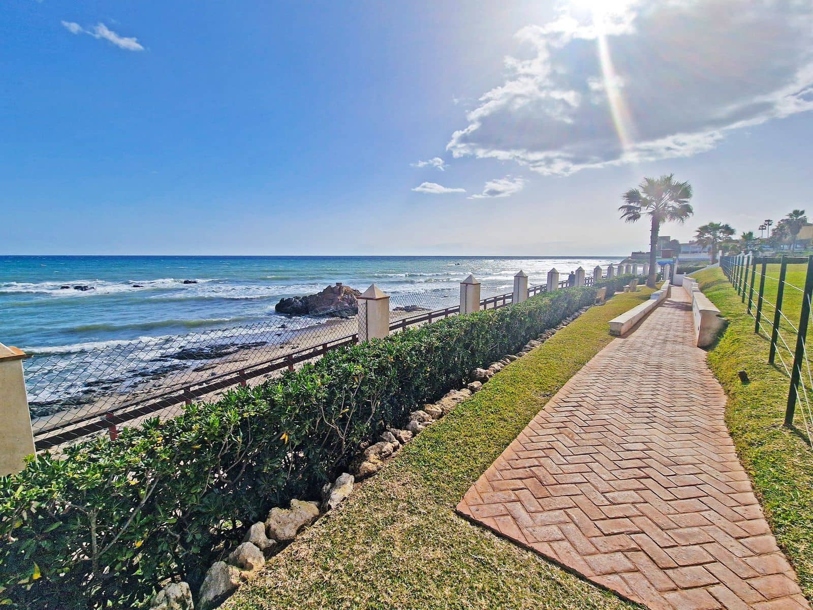 2 bedroom Apartment for sale in Calahonda with pool - € 649,000 (Ref: 10153534)