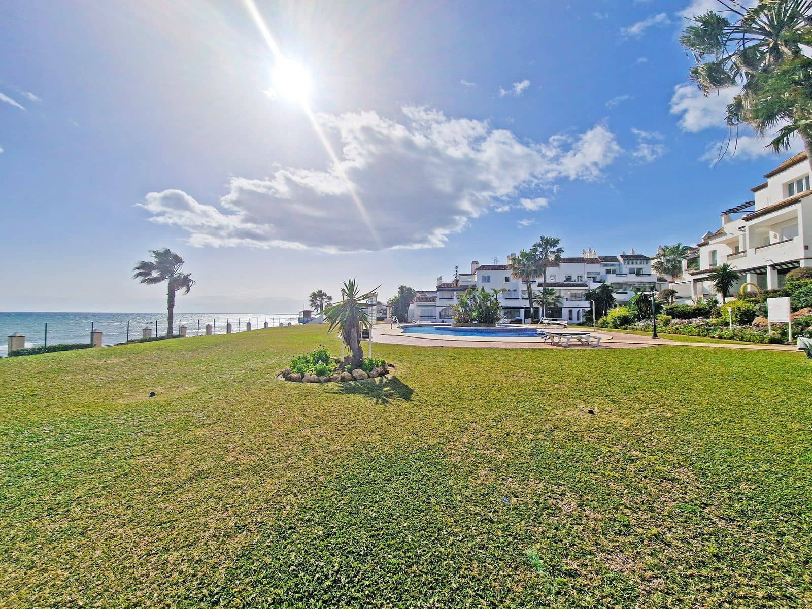 2 bedroom Apartment for sale in Calahonda with pool - € 649,000 (Ref: 10153534)