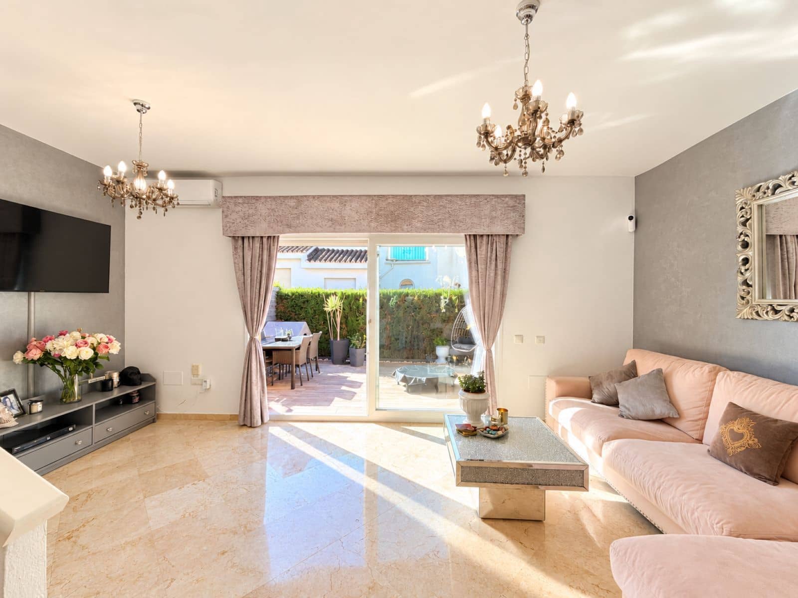 3 soverom Villa til salgs i La Duquesa / Puerto de la Duquesa med svømmebasseng garasje - € 349 000 (Ref: 10153541)