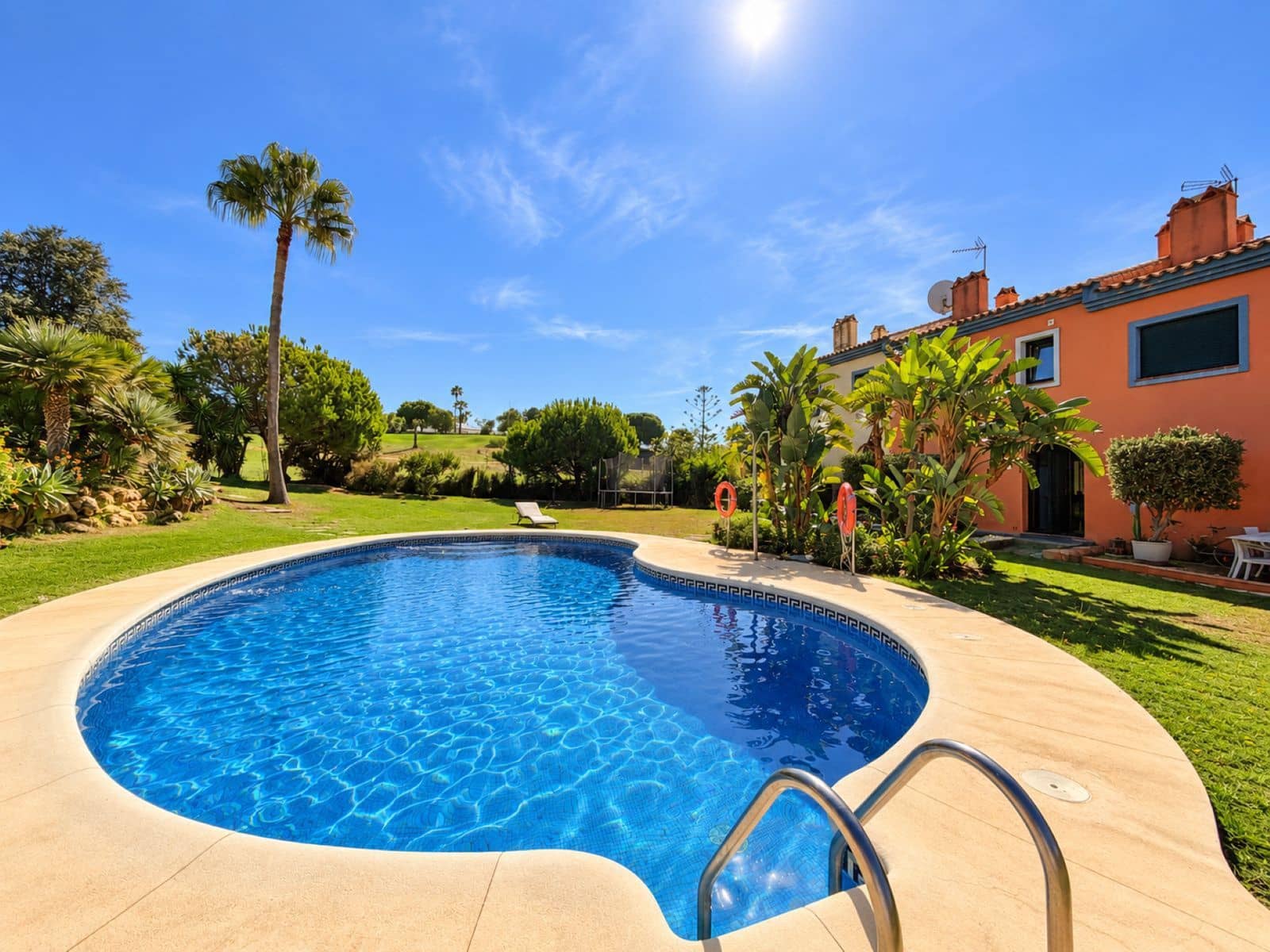 3 soverom Villa til salgs i La Duquesa / Puerto de la Duquesa med svømmebasseng garasje - € 349 000 (Ref: 10153541)