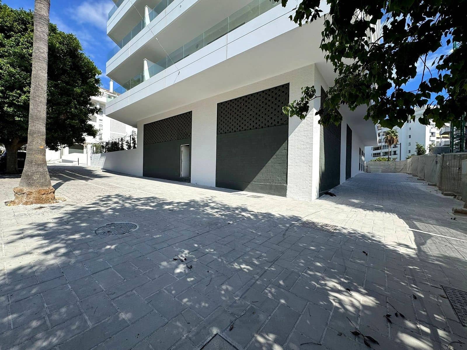 Commercial for sale in Nueva Andalucia - € 995,000 (Ref: 10153542)