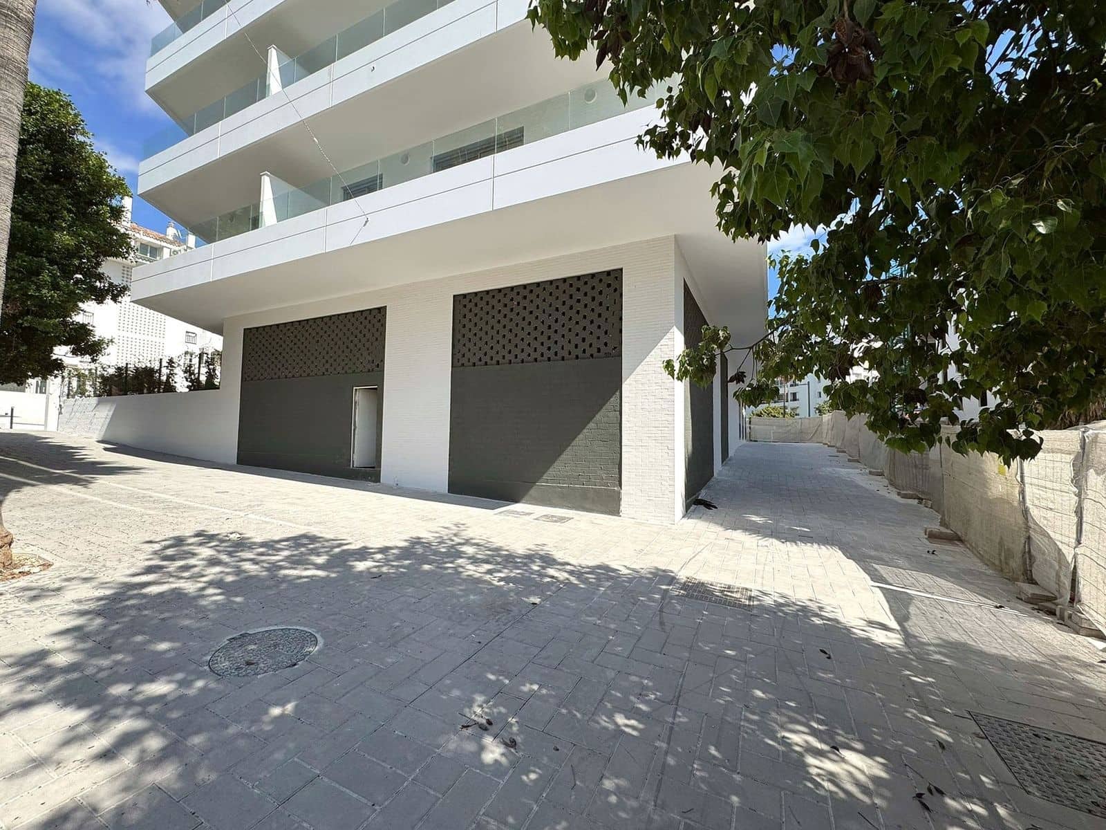Commercial for sale in Nueva Andalucia - € 995,000 (Ref: 10153542)