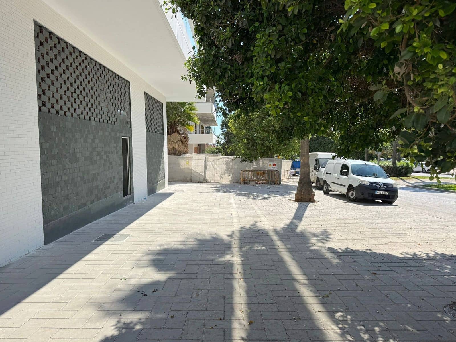 Commercial for sale in Nueva Andalucia - € 995,000 (Ref: 10153542)