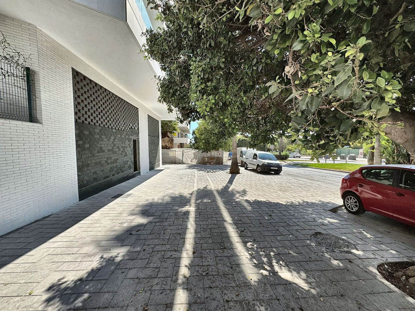 Commercial for sale in Nueva Andalucia - € 995,000 (Ref: 10153542)