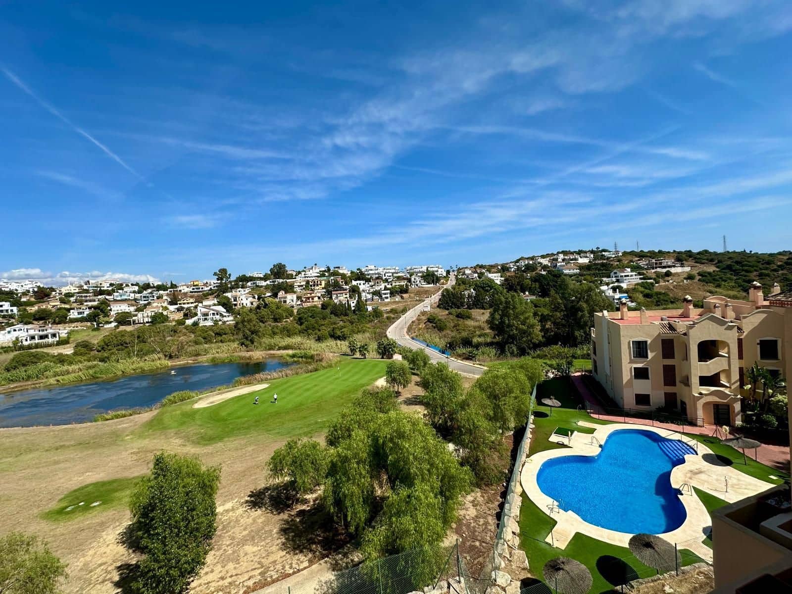2 quarto Penthouse para venda em Estepona com piscina garagem - 329 000 € (Ref: 10153547)
