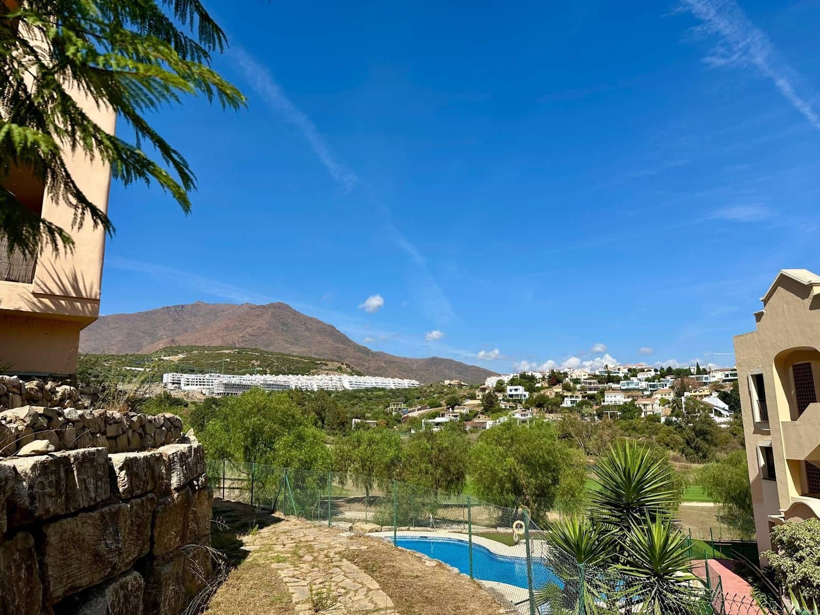2 quarto Penthouse para venda em Estepona com piscina garagem - 329 000 € (Ref: 10153547)
