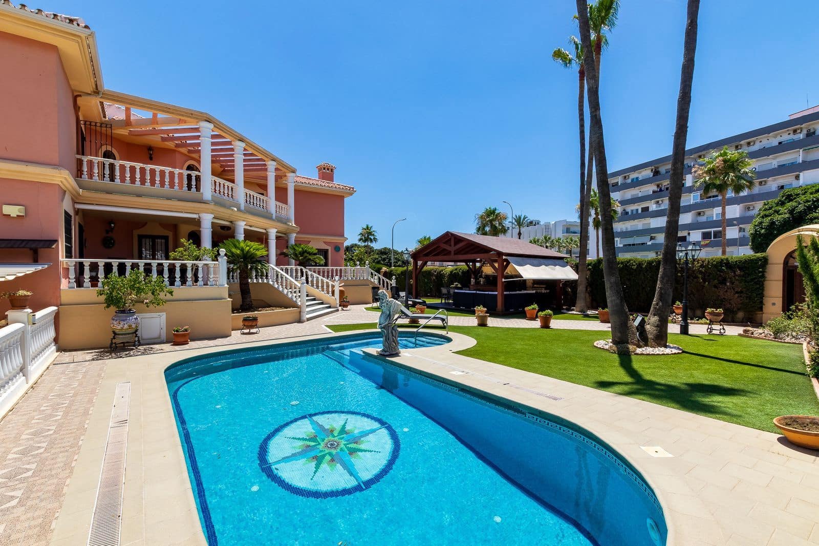 4 soverom Villa til salgs i Torremolinos med svømmebasseng garasje - € 1 900 000 (Ref: 10153548)