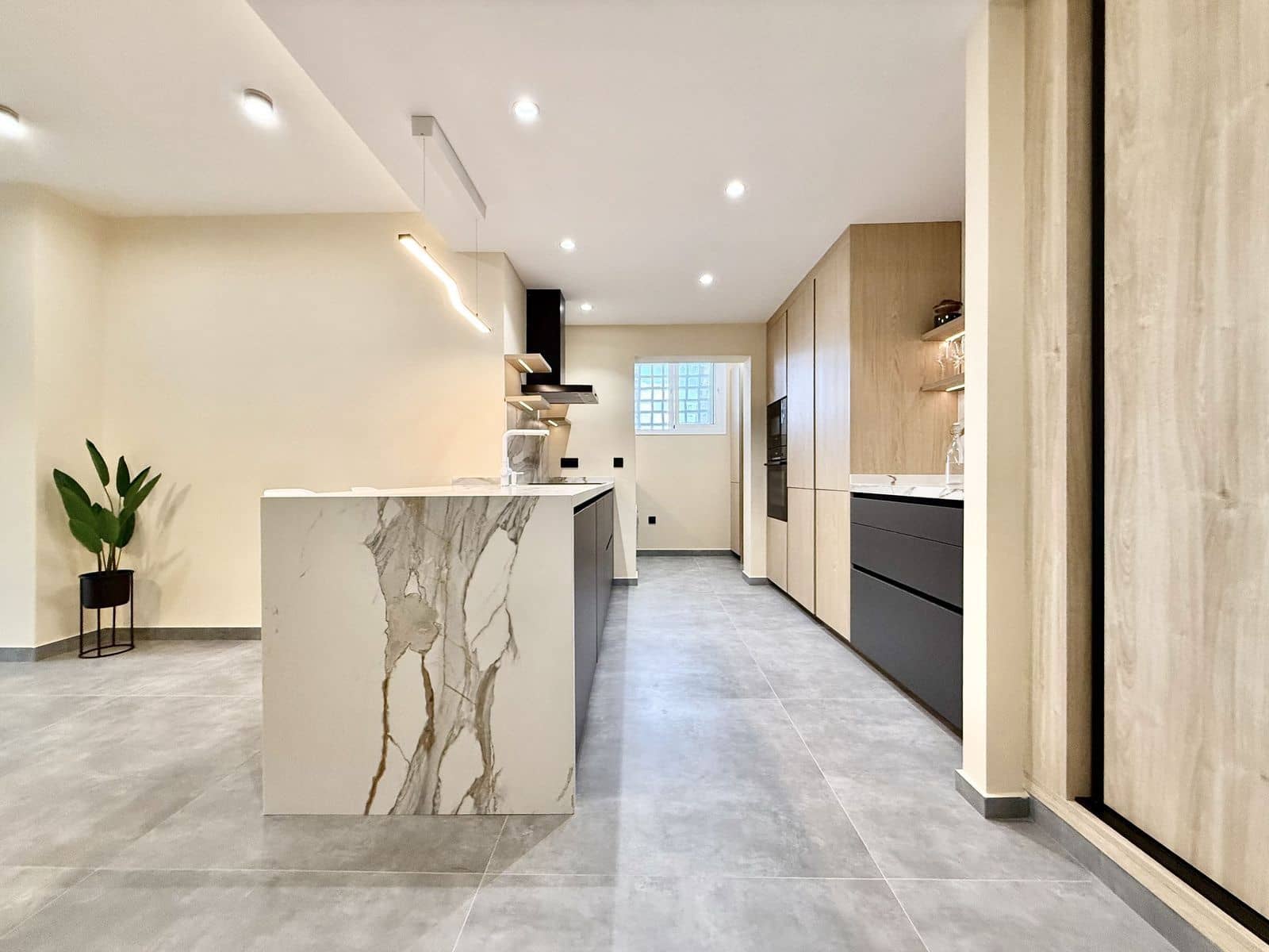 1 soveværelse Lejlighed til salg i Puerto Banus med swimmingpool garage - € 745.000 (Ref: 10153549)