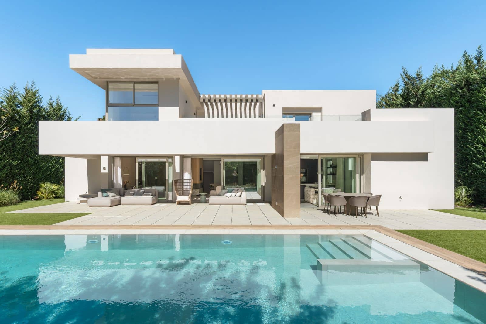 4 sovrum Villa till salu i El Paraiso med pool garage - 2 300 000 € (Ref: 10153551)