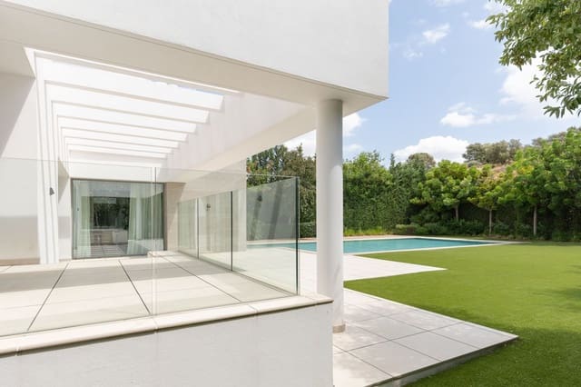 4 sovrum Villa till salu i El Paraiso, Estepona med pool garage - 2 300 000 € (Ref: 10153551)