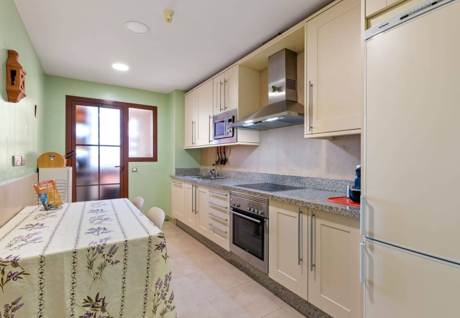 2 bedroom Apartment for sale in Benahavis with pool - € 480,000 (Ref: 10153553)