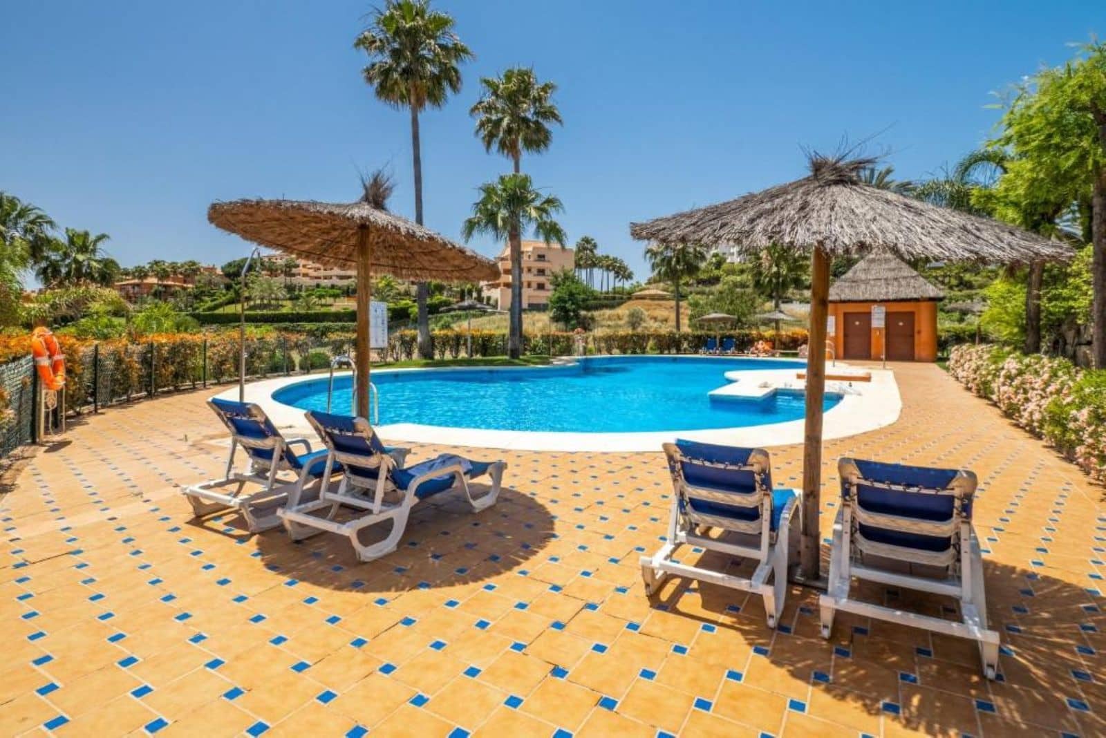 2 bedroom Apartment for sale in Benahavis with pool - € 480,000 (Ref: 10153553)