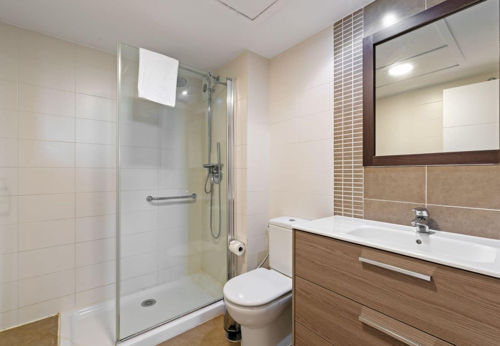 2 bedroom Apartment for sale in Benahavis with pool - € 480,000 (Ref: 10153553)