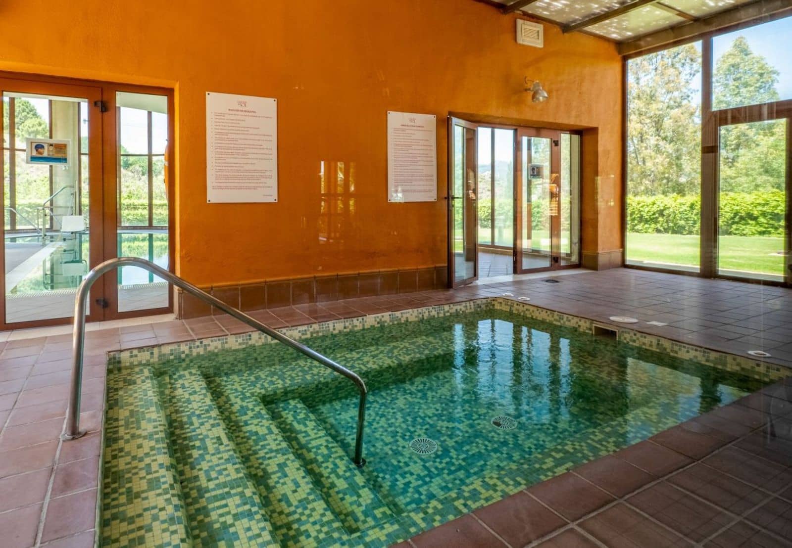 2 bedroom Apartment for sale in Benahavis with pool - € 480,000 (Ref: 10153553)