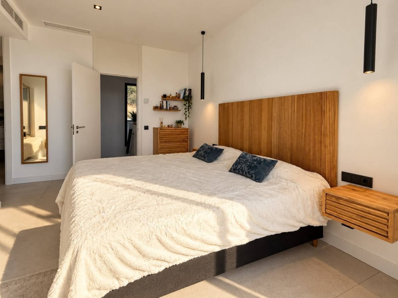 3 bedroom Penthouse for sale in Los Monteros with garage - € 1,295,000 (Ref: 10153566)