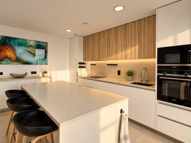 3 bedroom Penthouse for sale in Los Monteros, Marbella with garage - € 1,295,000 (Ref: 10153566)