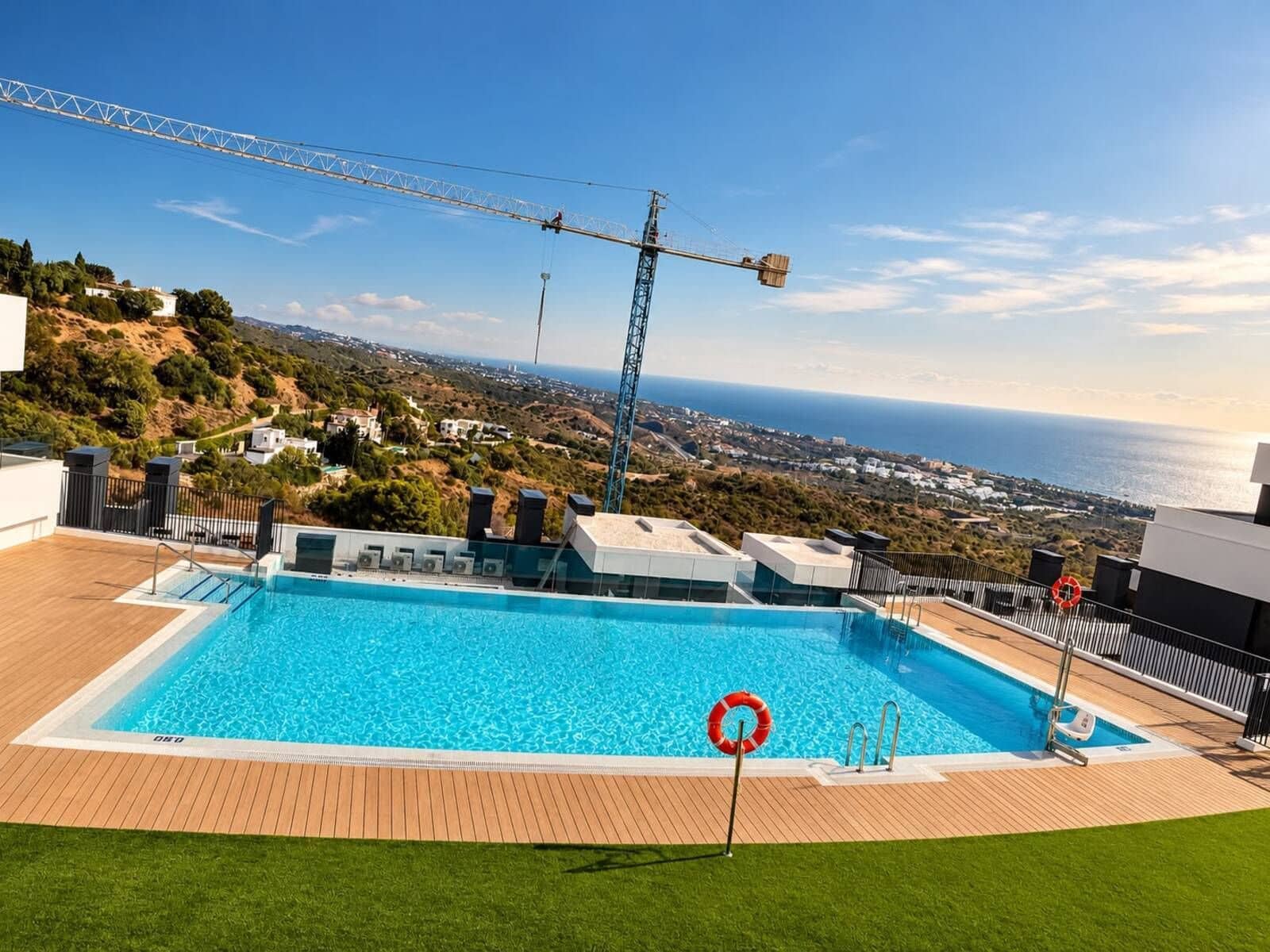 3 bedroom Penthouse for sale in Los Monteros with garage - € 1,295,000 (Ref: 10153566)