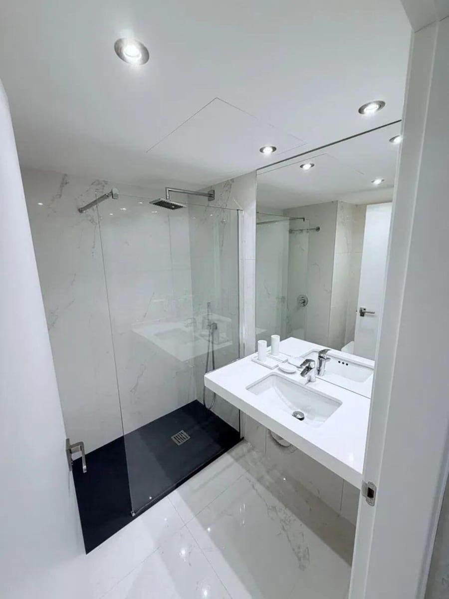 1 bedroom Apartment for sale in Puerto Banus with pool - € 445,000 (Ref: 10153570)