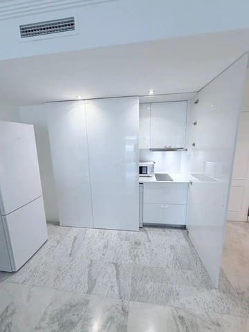 1 makuuhuone Huoneisto myytävänä paikassa Puerto Banus, Marbella mukana uima-altaan - 445 000 € (Ref: 10153570)