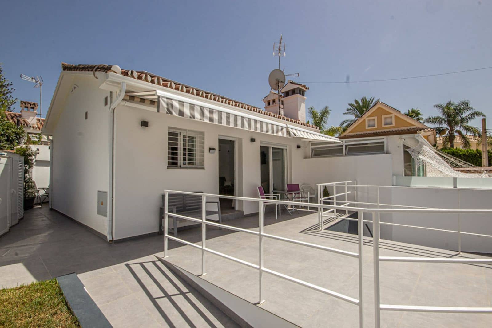 2 slaapkamer Bungalow te koop in Costabella met garage - € 489.000 (Ref: 10153571)