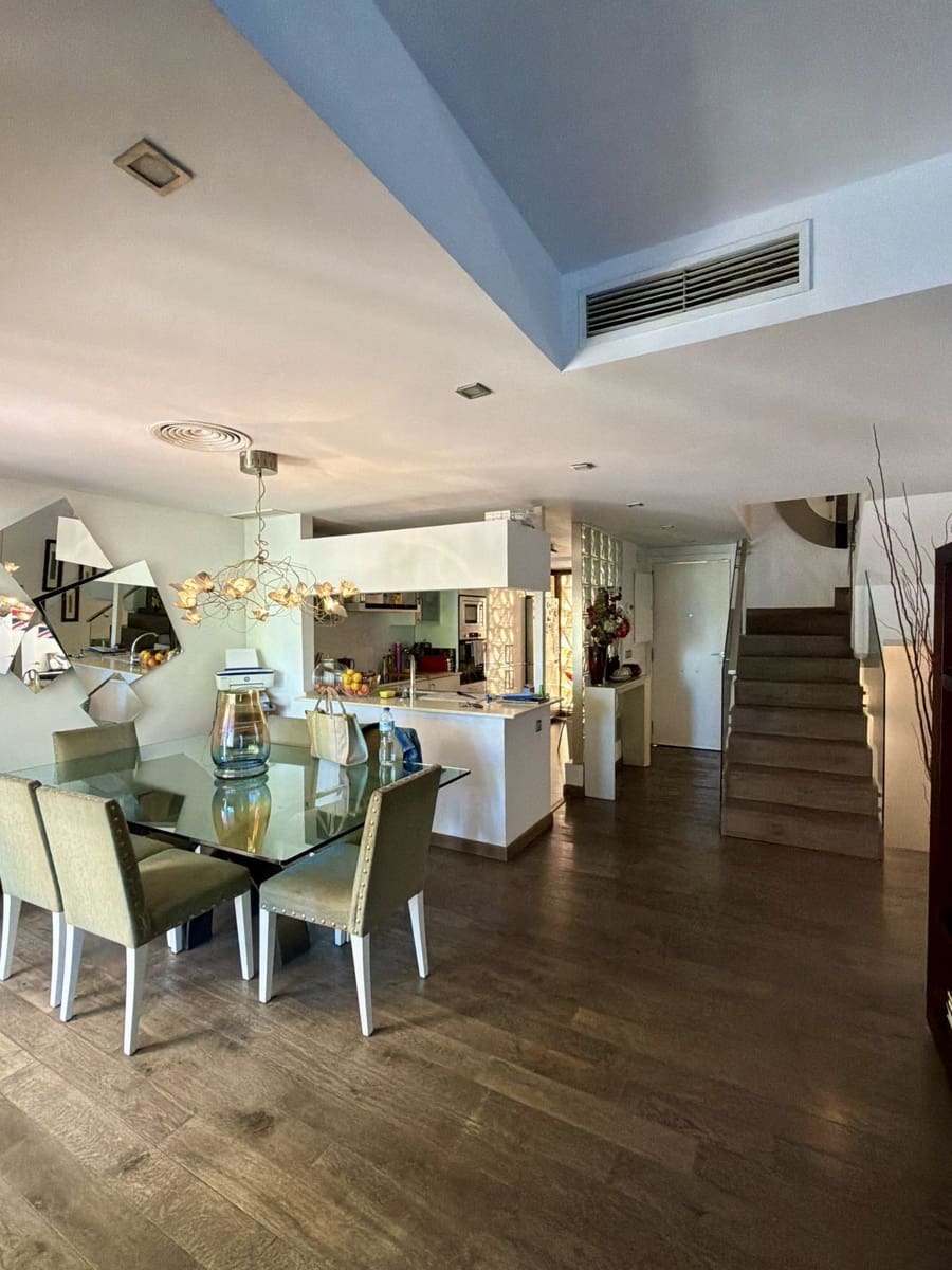 4 sovrum Semi-fristående Villa till salu i Benalmadena med pool - 930 000 € (Ref: 10153572)