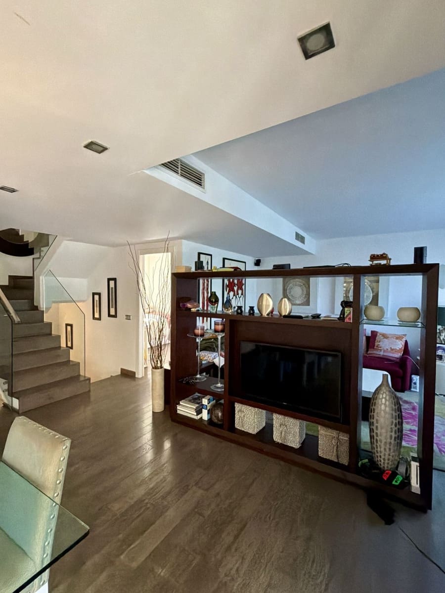 4 sovrum Semi-fristående Villa till salu i Benalmadena med pool - 930 000 € (Ref: 10153572)