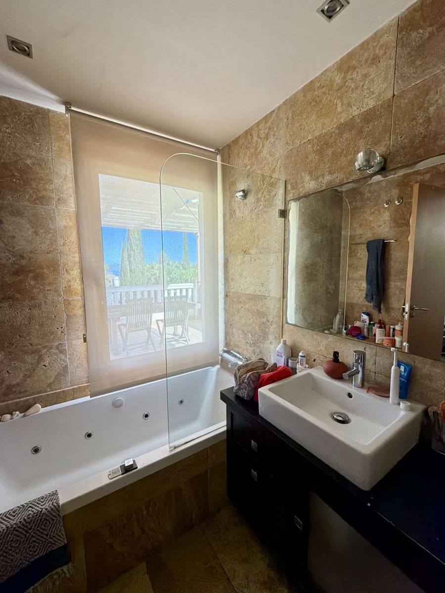 4 sovrum Semi-fristående Villa till salu i Benalmadena med pool - 930 000 € (Ref: 10153572)