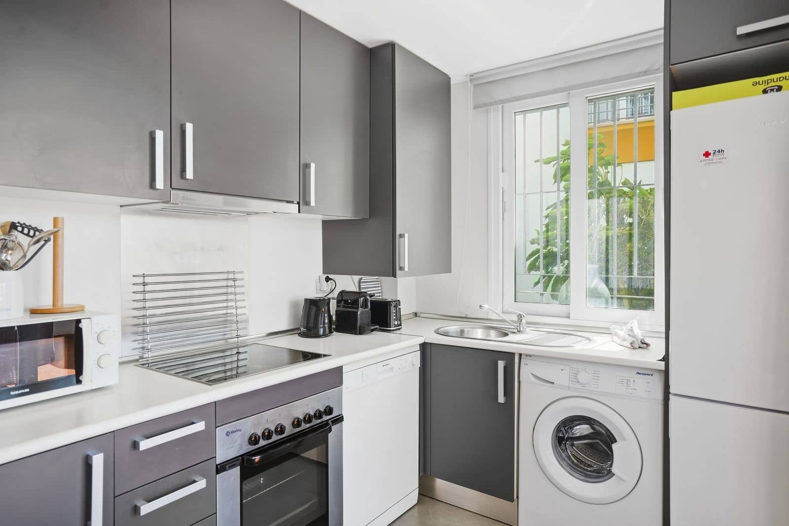 2 soverom Leilighet til salgs i Estepona med svømmebasseng garasje - € 299 000 (Ref: 10153576)