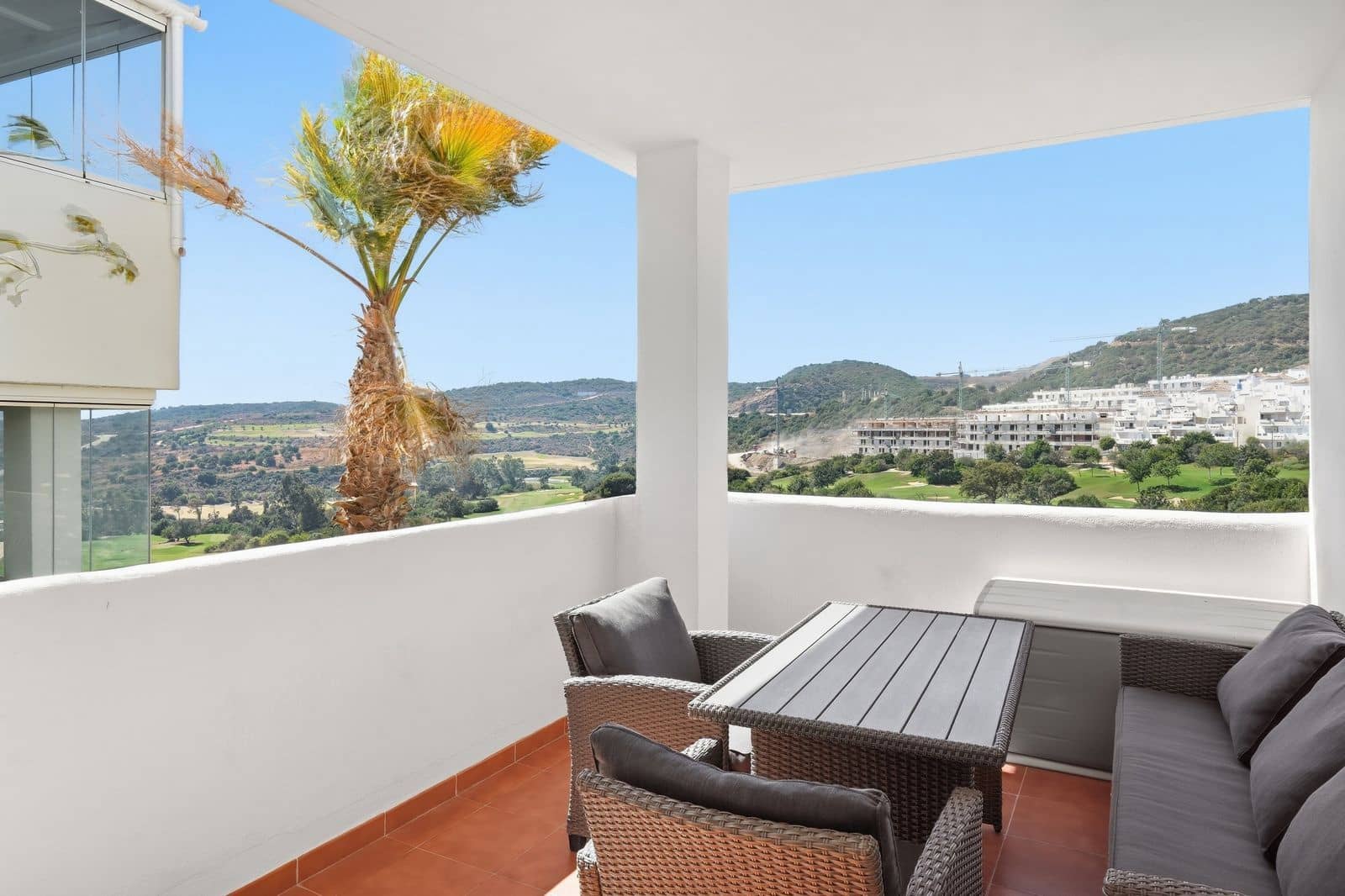 2 soverom Leilighet til salgs i Estepona med svømmebasseng garasje - € 299 000 (Ref: 10153576)