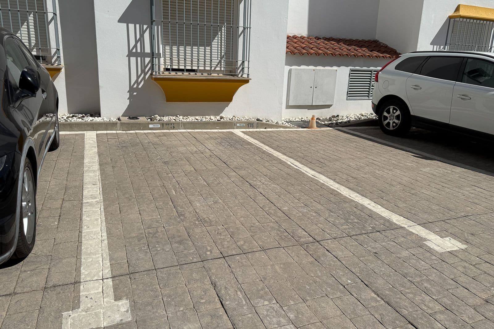 2 soverom Leilighet til salgs i Estepona med svømmebasseng garasje - € 299 000 (Ref: 10153576)