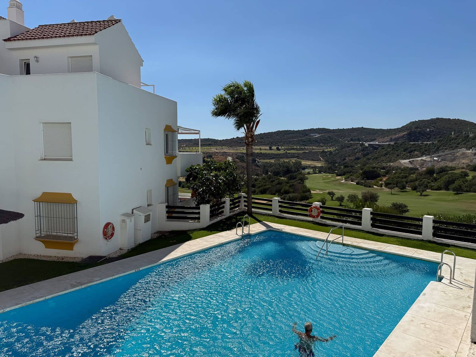 2 soverom Leilighet til salgs i Estepona med svømmebasseng garasje - € 299 000 (Ref: 10153576)