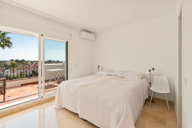 3 soveværelse Byhus til salg i El Paraiso, Estepona med swimmingpool garage - € 749.000 (Ref: 10153580)