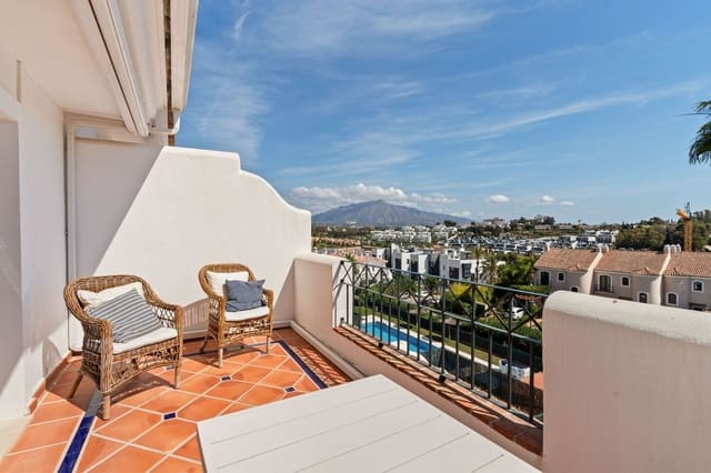 3 soveværelse Byhus til salg i El Paraiso, Estepona med swimmingpool garage - € 749.000 (Ref: 10153580)