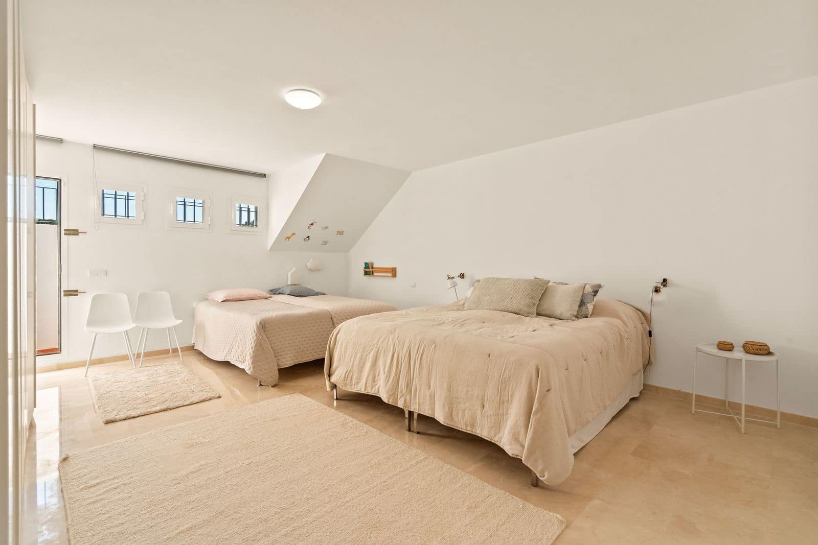 3 soveværelse Byhus til salg i El Paraiso med swimmingpool garage - € 749.000 (Ref: 10153580)