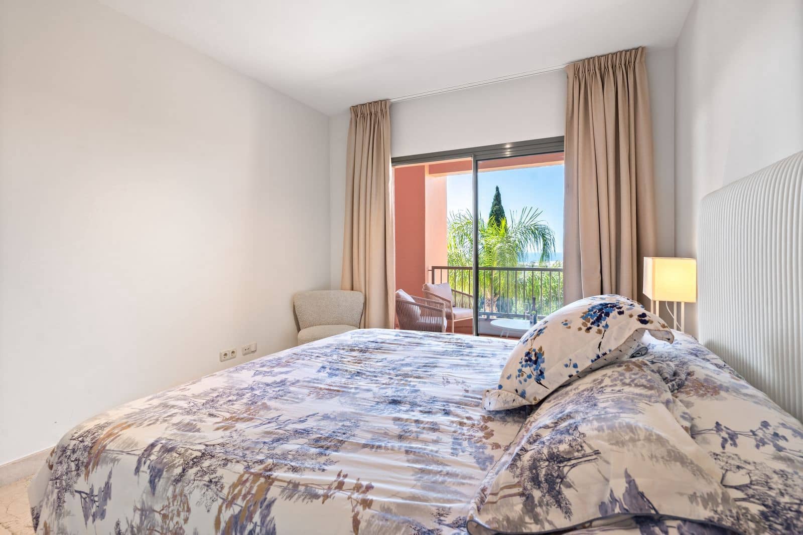 2 bedroom Apartment for sale in Benahavis with pool - € 525,000 (Ref: 10153582)
